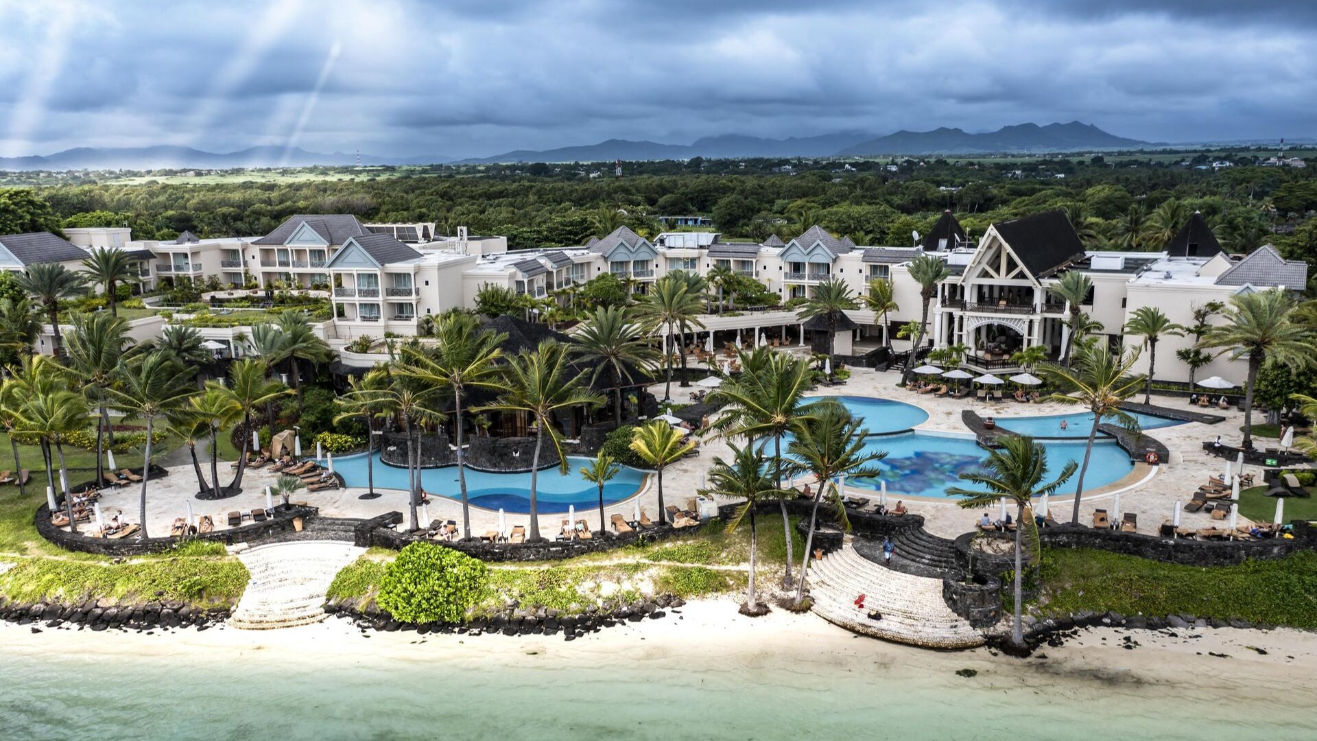 Вид на отель The Residence Mauritius, Бель-Мар, Маврикий.