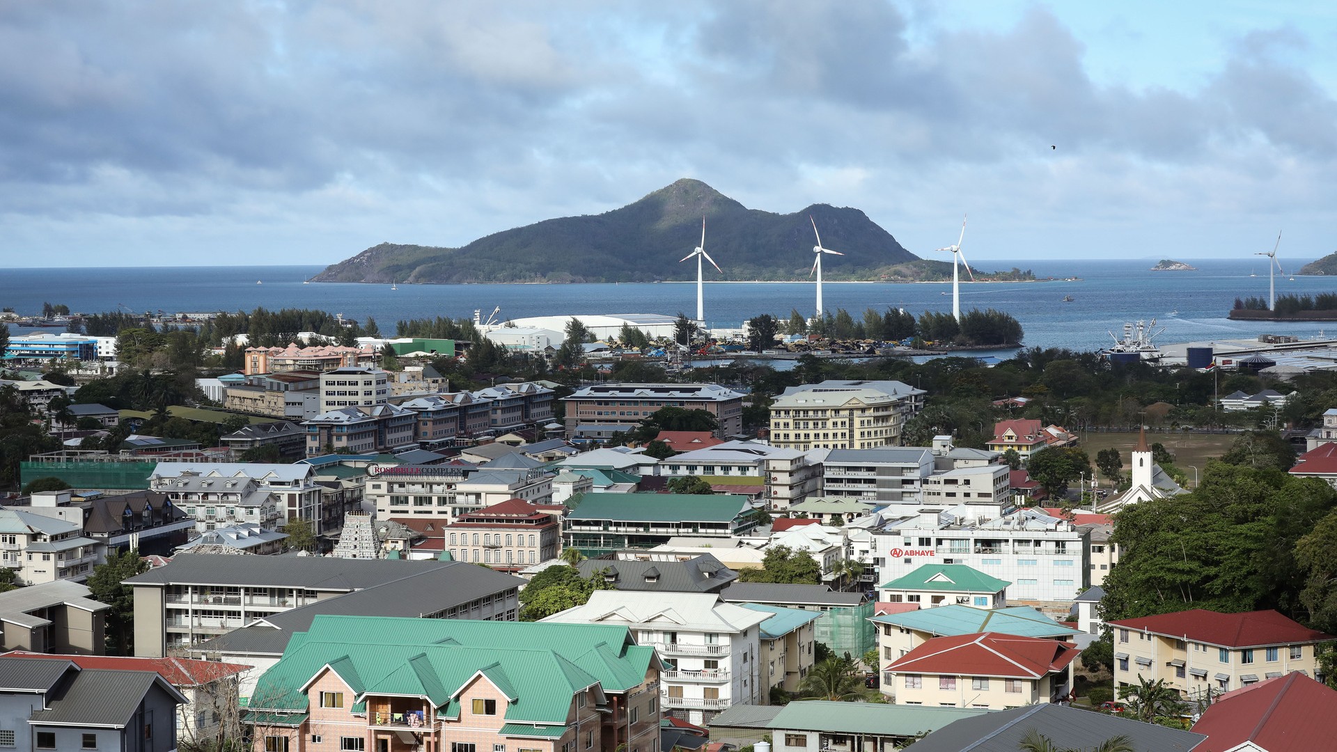 Вид на Викторию, столицу Сейшельских островов.